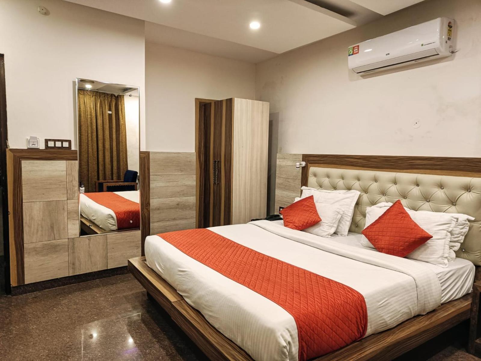 King Castle Mcleodganj-Centrally Heated And Air Cooled- Near Mall Road - Free Parking 达兰萨拉 外观 照片