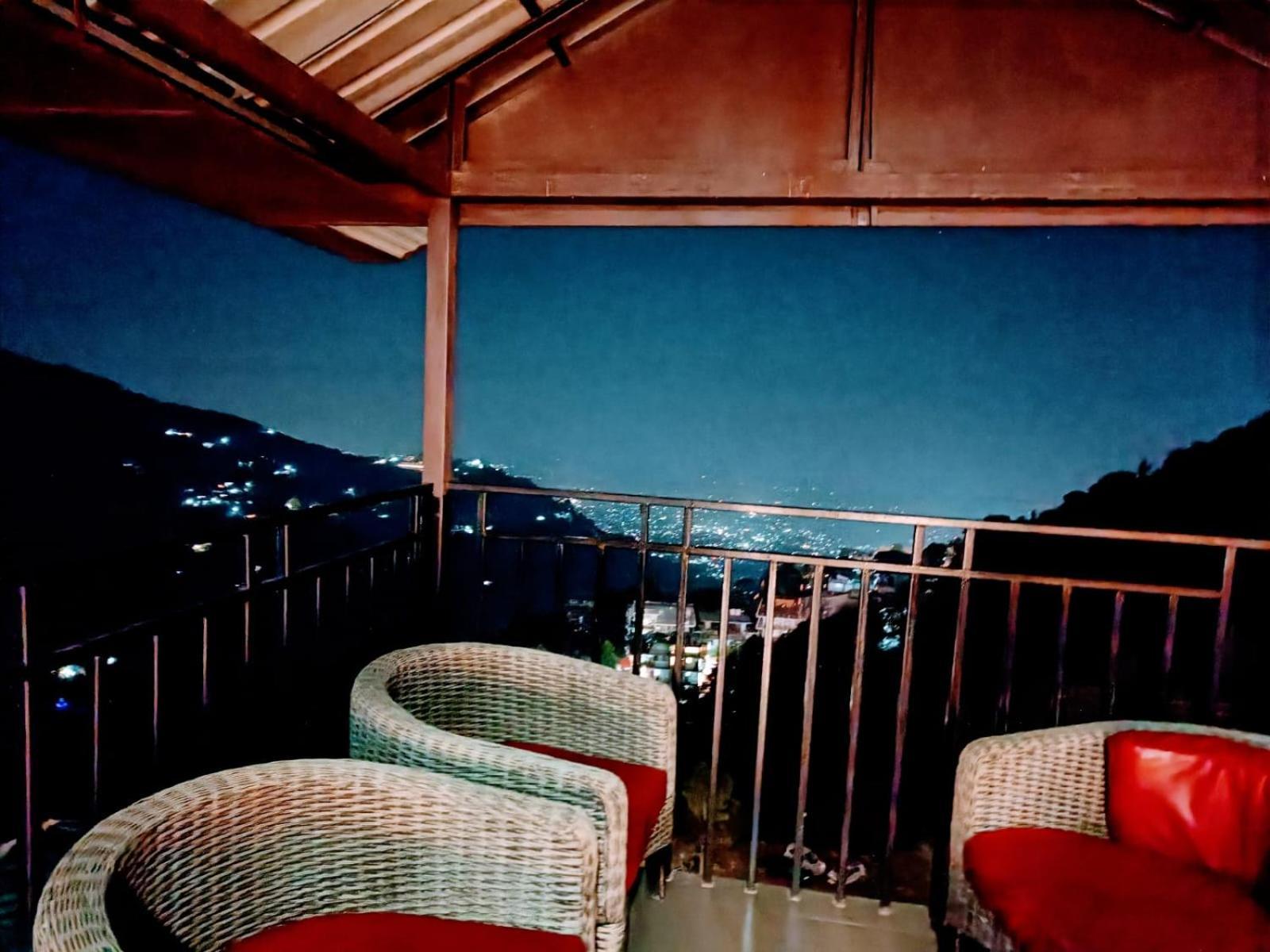 King Castle Mcleodganj-Centrally Heated And Air Cooled- Near Mall Road - Free Parking 达兰萨拉 外观 照片
