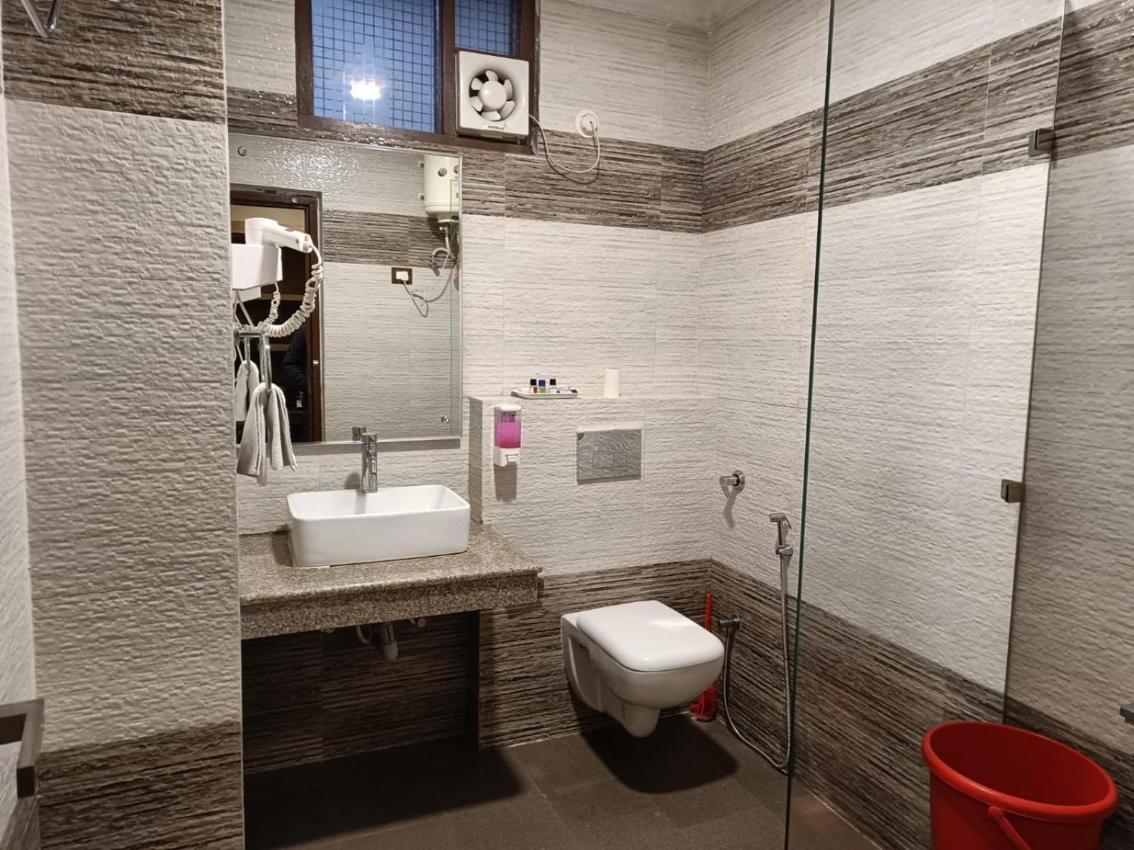 King Castle Mcleodganj-Centrally Heated And Air Cooled- Near Mall Road - Free Parking 达兰萨拉 外观 照片
