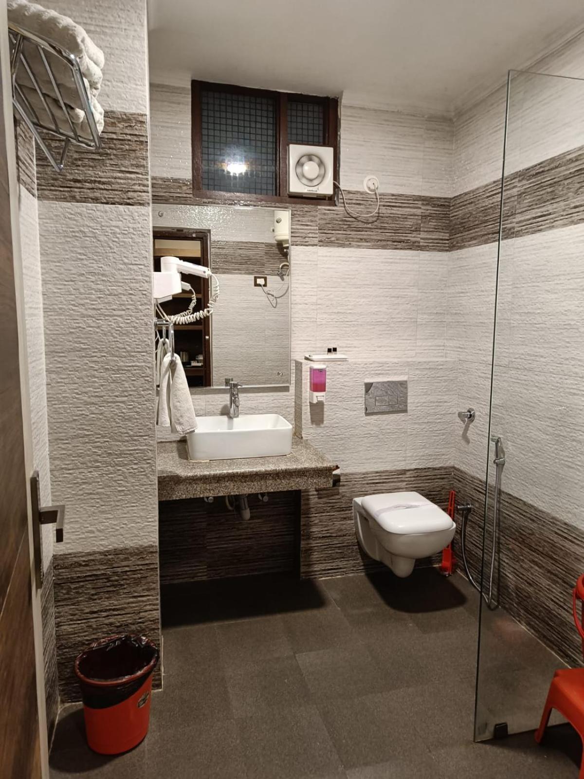 King Castle Mcleodganj-Centrally Heated And Air Cooled- Near Mall Road - Free Parking 达兰萨拉 外观 照片