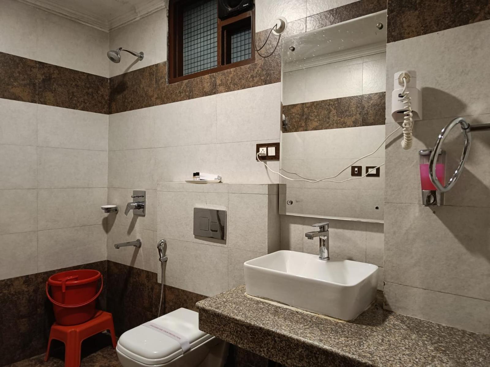 King Castle Mcleodganj-Centrally Heated And Air Cooled- Near Mall Road - Free Parking 达兰萨拉 外观 照片