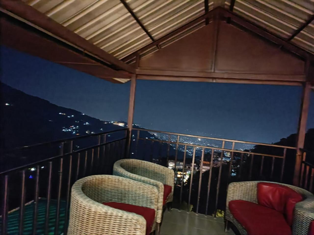 King Castle Mcleodganj-Centrally Heated And Air Cooled- Near Mall Road - Free Parking 达兰萨拉 外观 照片
