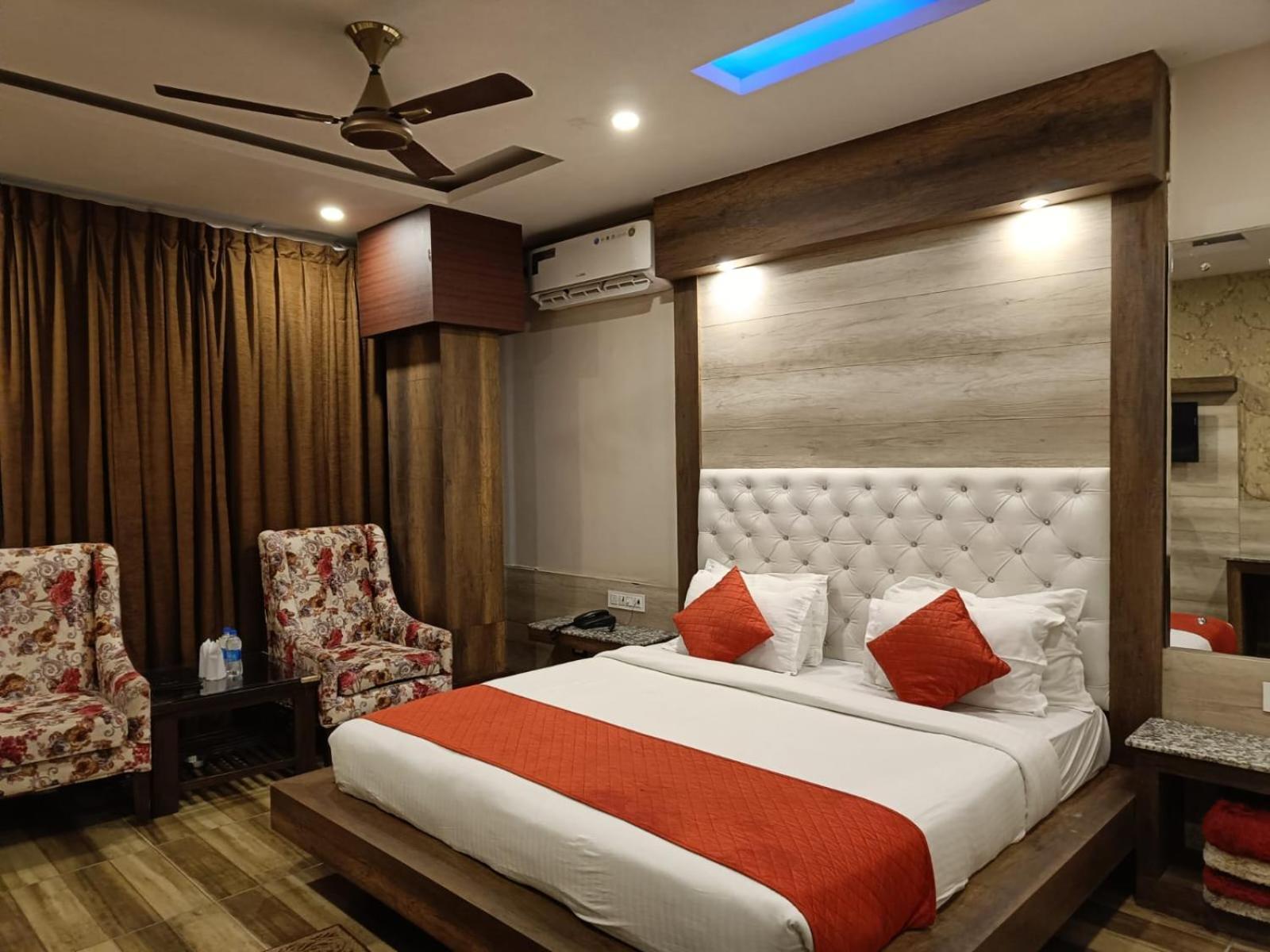 King Castle Mcleodganj-Centrally Heated And Air Cooled- Near Mall Road - Free Parking 达兰萨拉 外观 照片