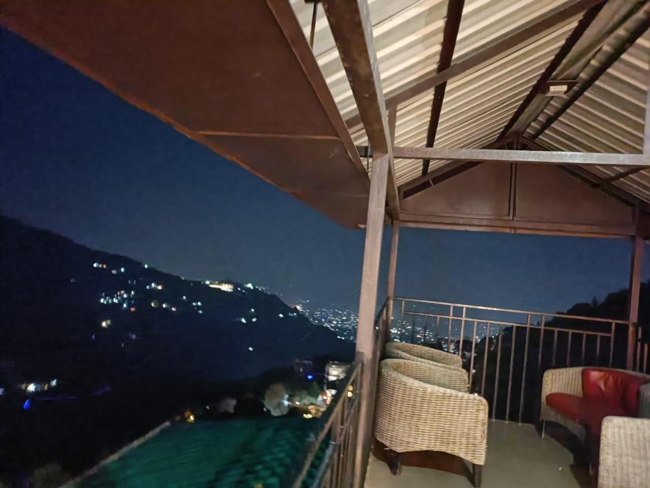 King Castle Mcleodganj-Centrally Heated And Air Cooled- Near Mall Road - Free Parking 达兰萨拉 外观 照片